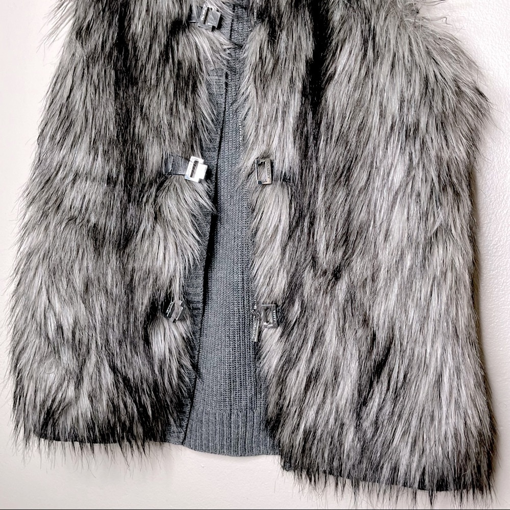 Calvin Klein Women's Gray Faux Fur Zip Buckle Sweater Vest Size S - Picture 3 of 9